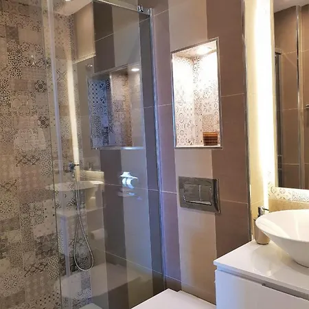 Fantastic B In Front Of The Sea & Marina Apartman *