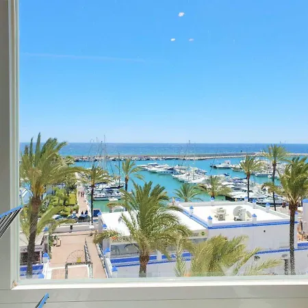 Fantastic B In Front Of The Sea & Marina Apartment