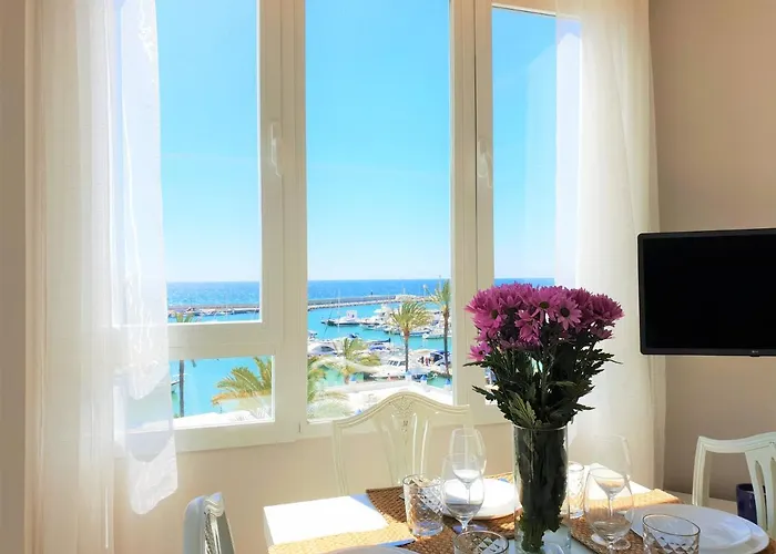 Fantastic B In Front Of The Sea & Marina Apartment *