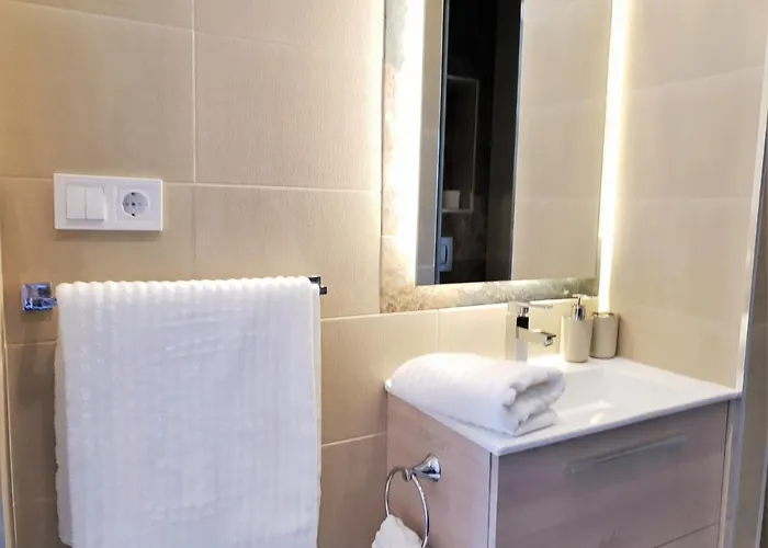 Fantastic B In Front Of The Sea & Marina Apartment